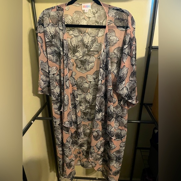 LuLaRoe Other - EUC LulaRoe Shirley Kimono. Size Medium.Pink, grey and black. Beautiful Flawless